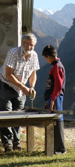 RobFixingSolarPanel